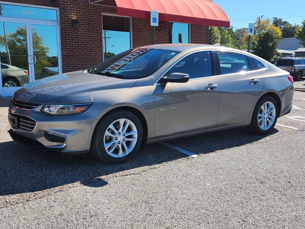 2017 Chevrolet Malibu 1LT photo 2