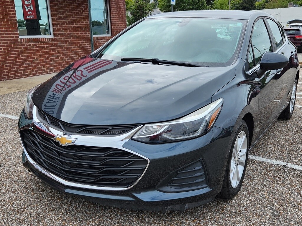 2019 Chevrolet Cruze LT photo 2