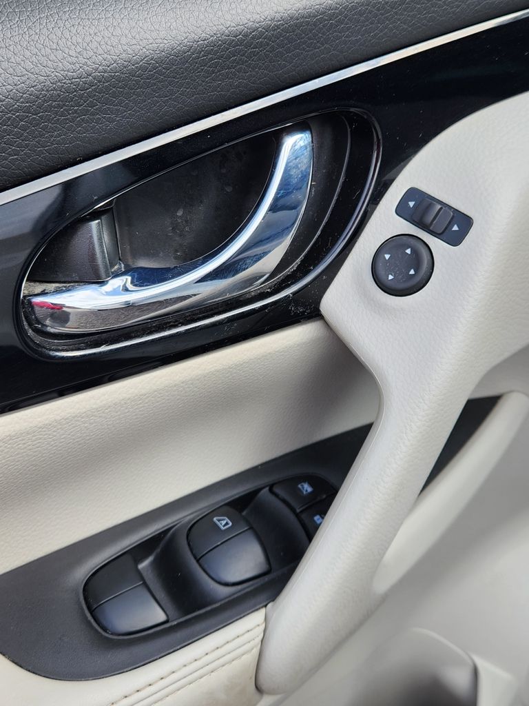 2022 Nissan Rogue Sport SV - Photo 15