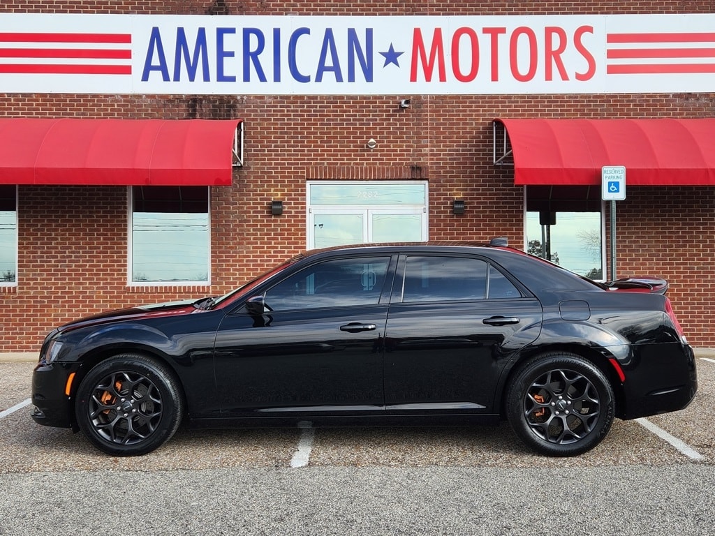 2019 Chrysler 300 S's photo