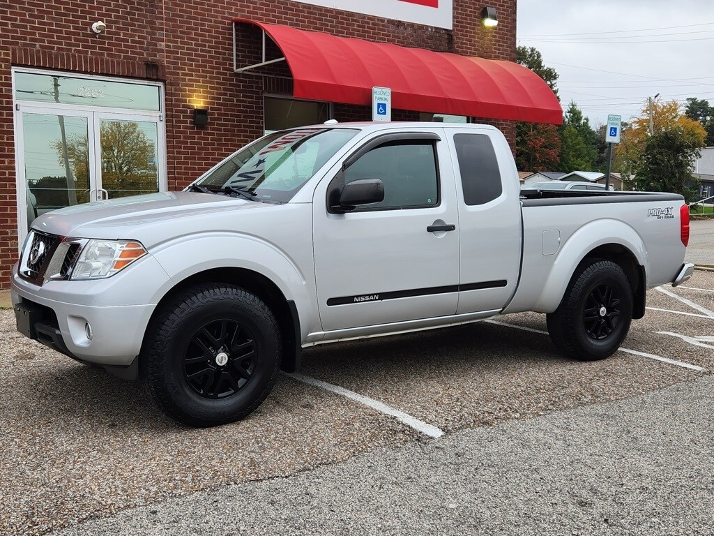 2018 Nissan Frontier SV photo 2