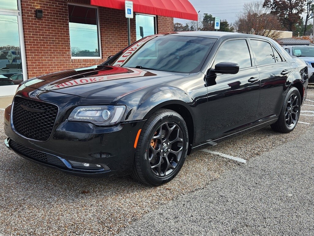2019 Chrysler 300 S photo 2