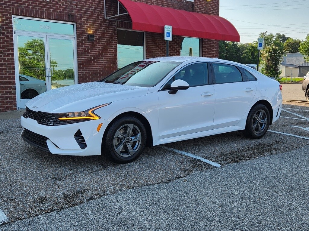 2022 Kia K5 LX photo 2