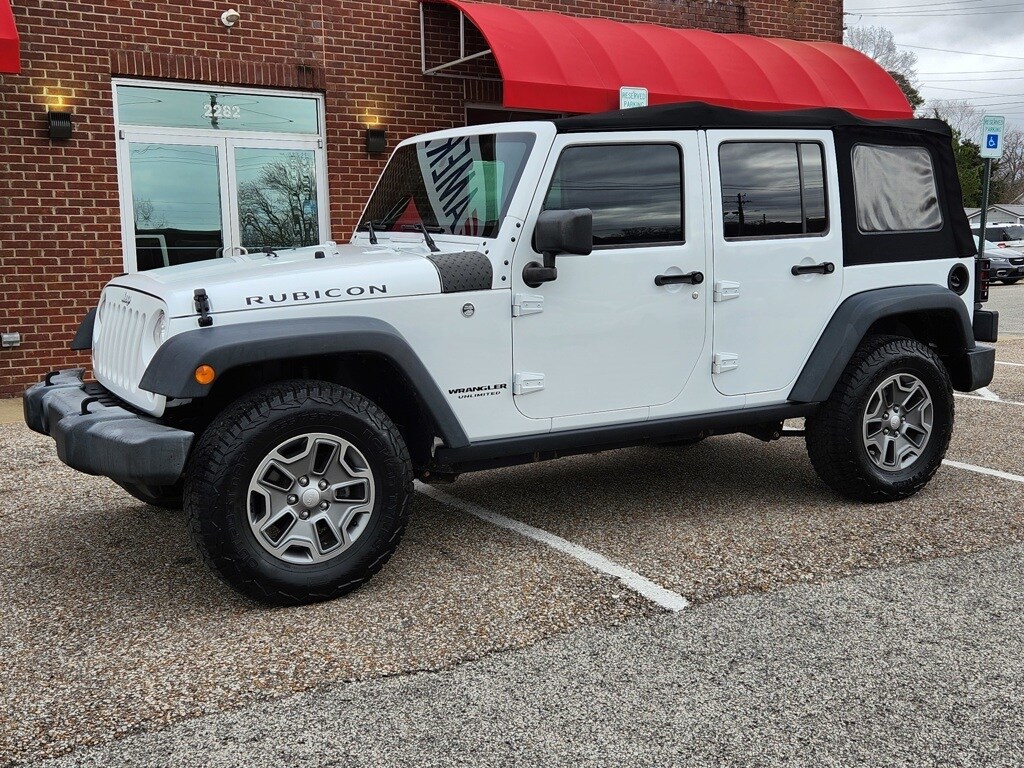2017 Jeep Wrangler Unlimited Rubicon photo 2