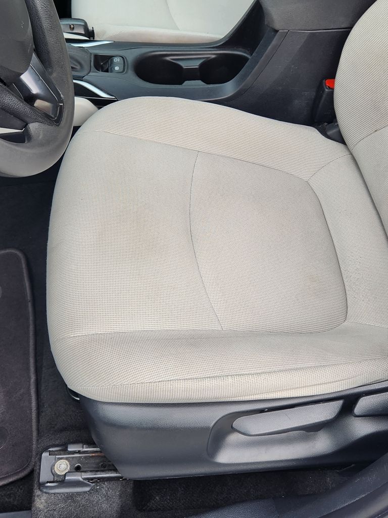2022 Toyota Corolla Cross L - Photo 17