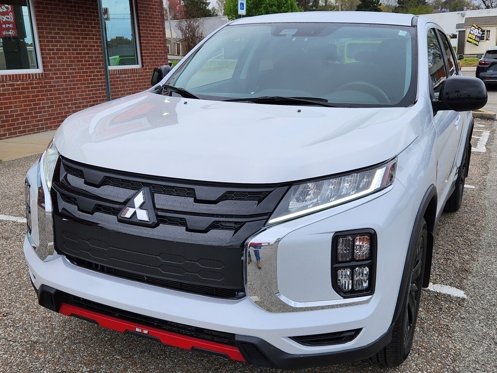 2023 Mitsubishi Outlander Sport LE photo 4