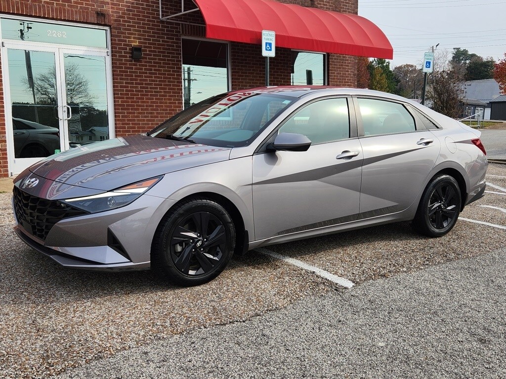 2021 Hyundai Elantra SEL photo 2