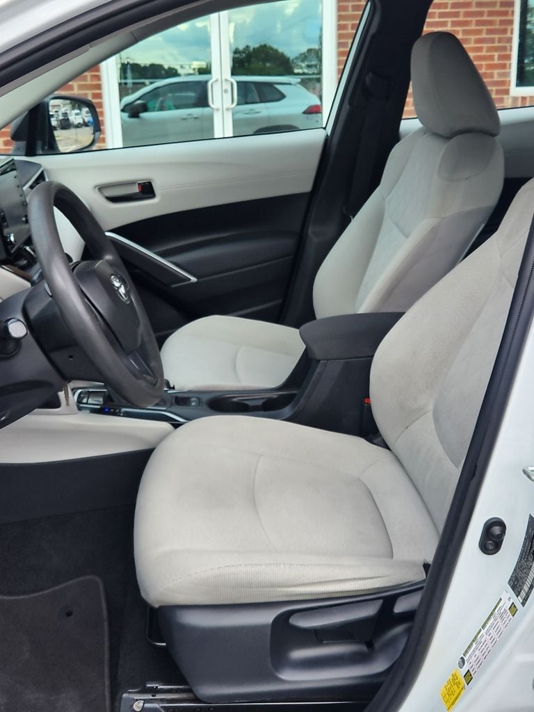 2022 Toyota Corolla Cross L - Photo 14