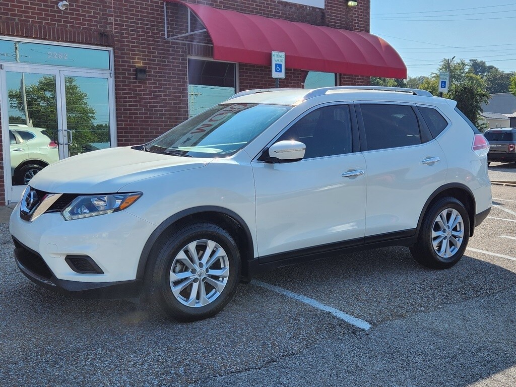 2015 Nissan Rogue SV photo 2