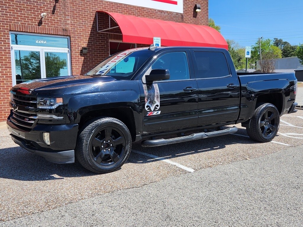 2017 Chevrolet Silverado 1500 LTZ photo 2