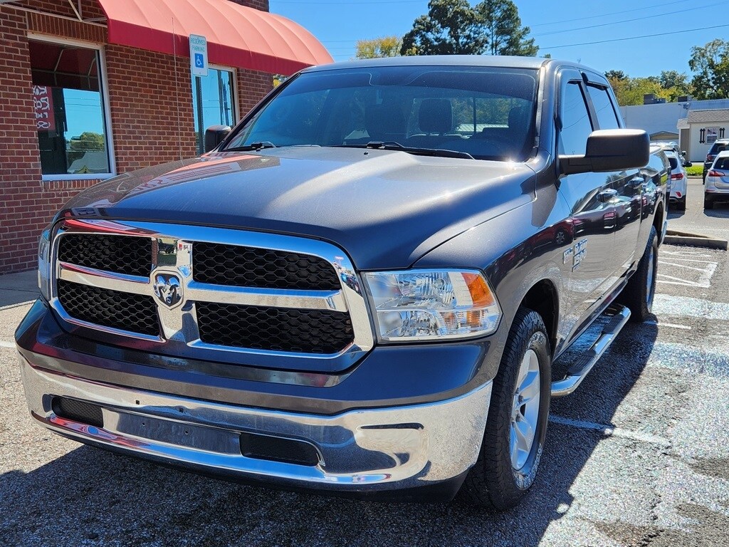 2019 Ram 1500 Classic SLT photo 3