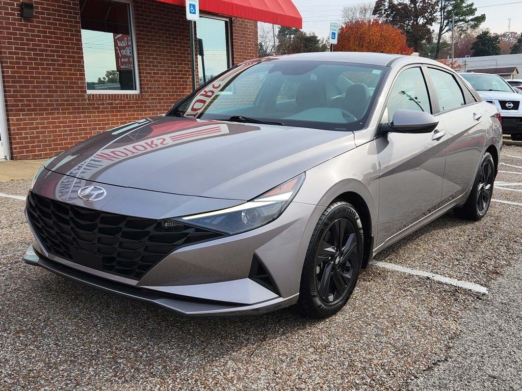 2021 Hyundai Elantra SEL photo 3