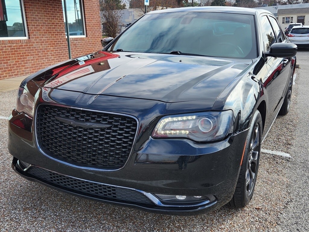 2019 Chrysler 300 S photo 3