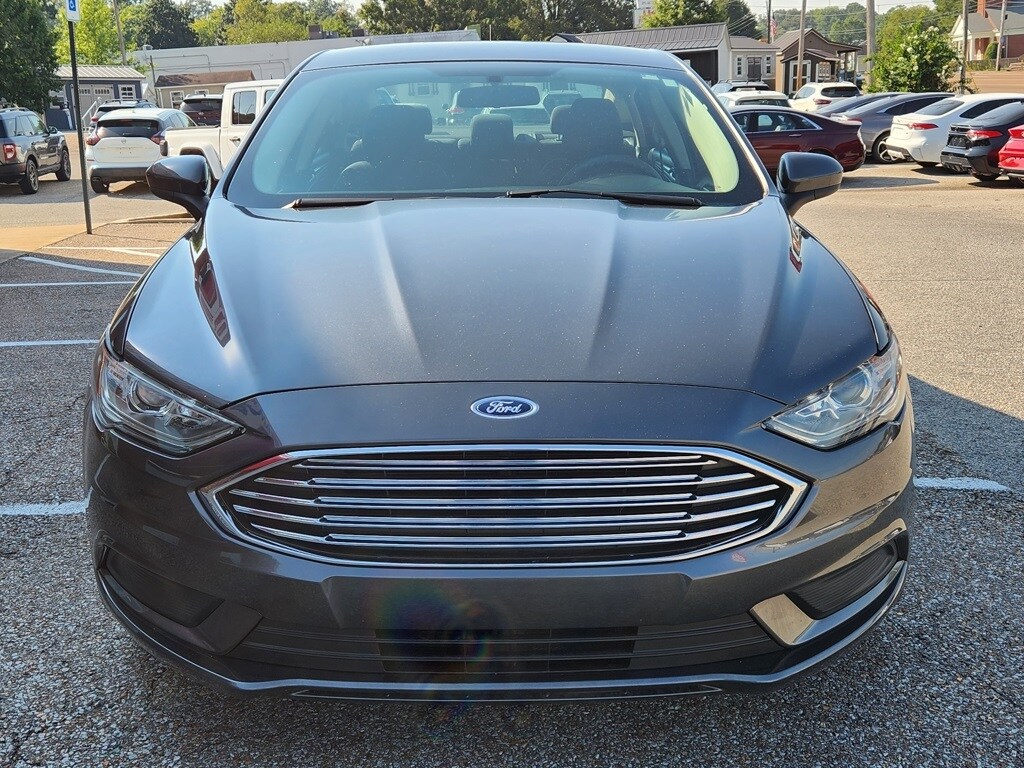 2018 Ford Fusion SE photo 2