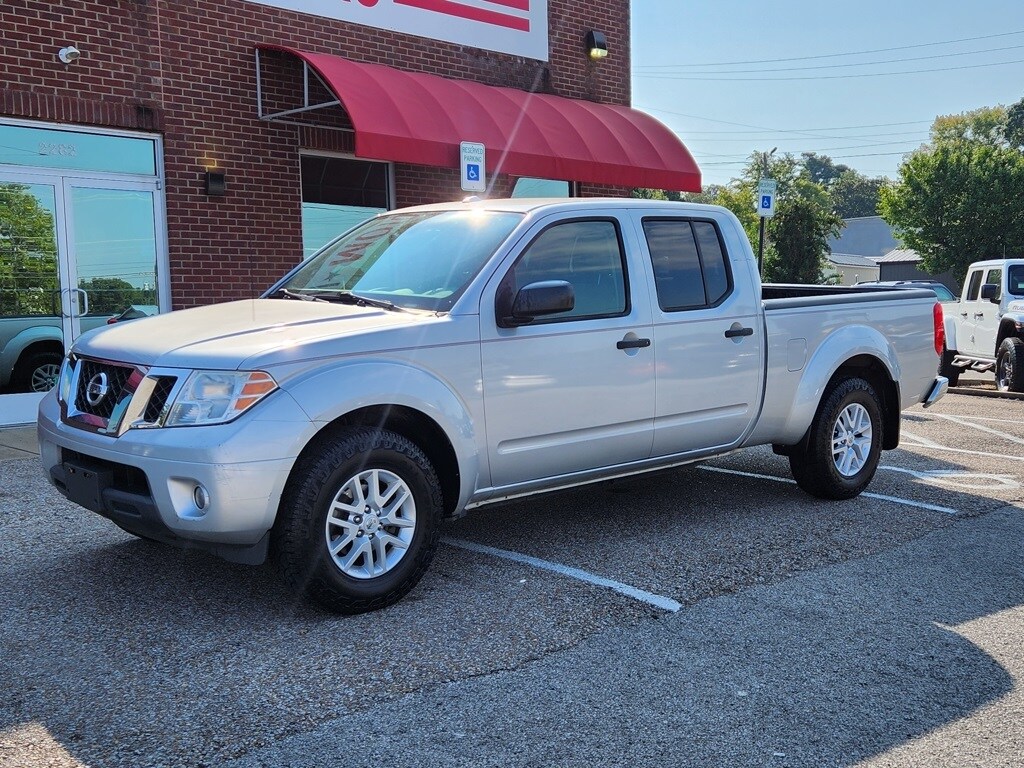2017 Nissan Frontier SV photo 2