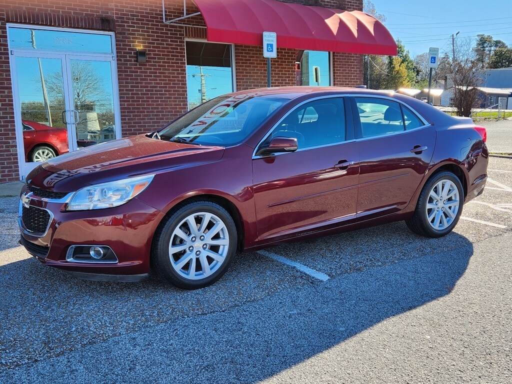 2015 Chevrolet Malibu 2LT photo 2
