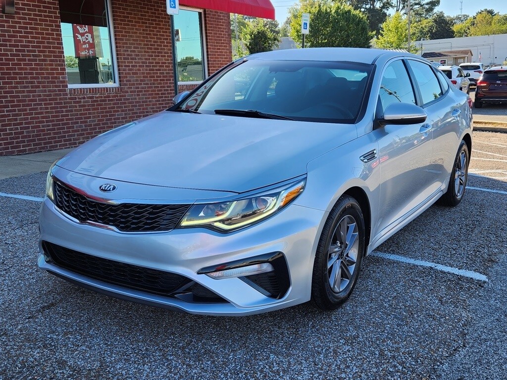 2020 Kia Optima LX photo 3
