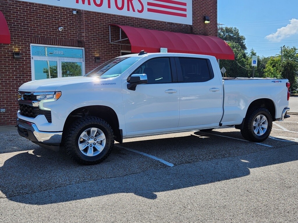 2023 Chevrolet Silverado 1500 photo 2