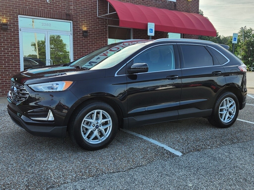 2022 Ford Edge SEL photo 2