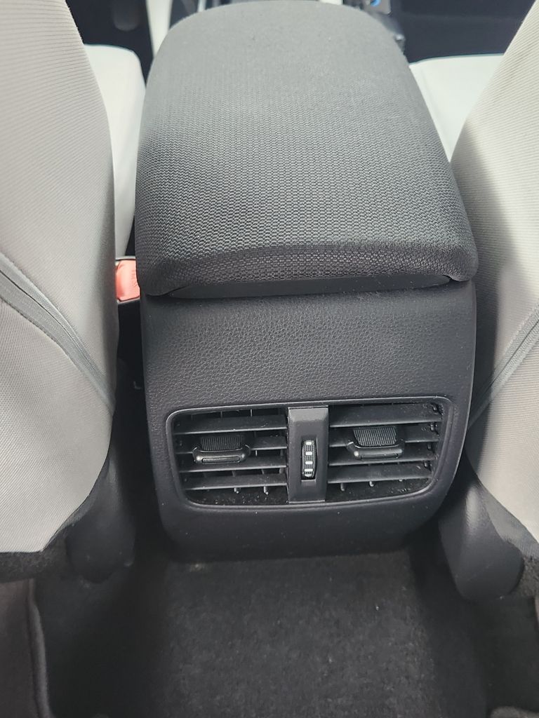 2022 Toyota Corolla Cross L - Photo 27