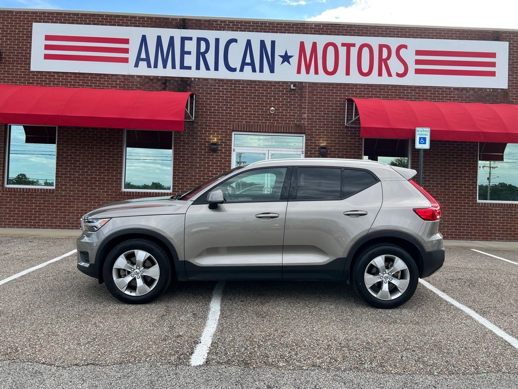 2022 Volvo XC40 Momentum