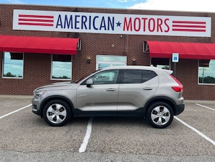 2022 Volvo XC40 T4 FWD Momentum SUV