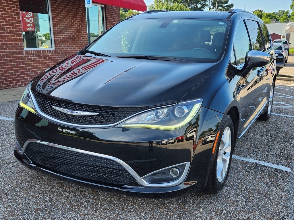 2020 Chrysler Pacifica Limited photo 3