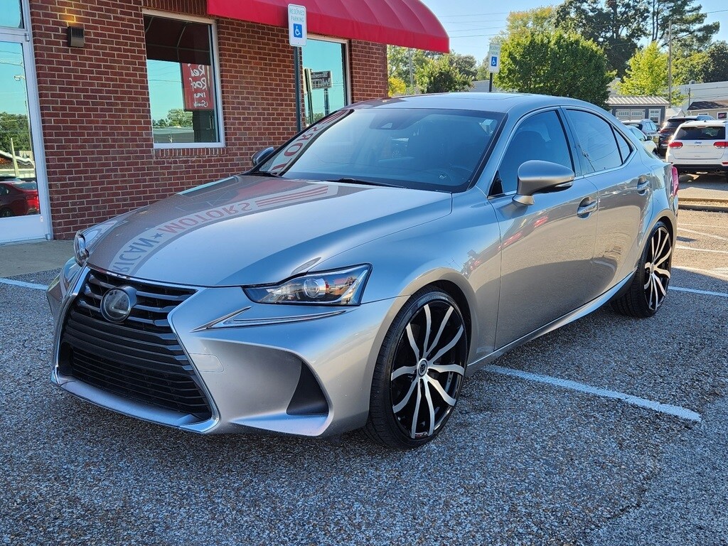 2018 Lexus IS 300 photo 2