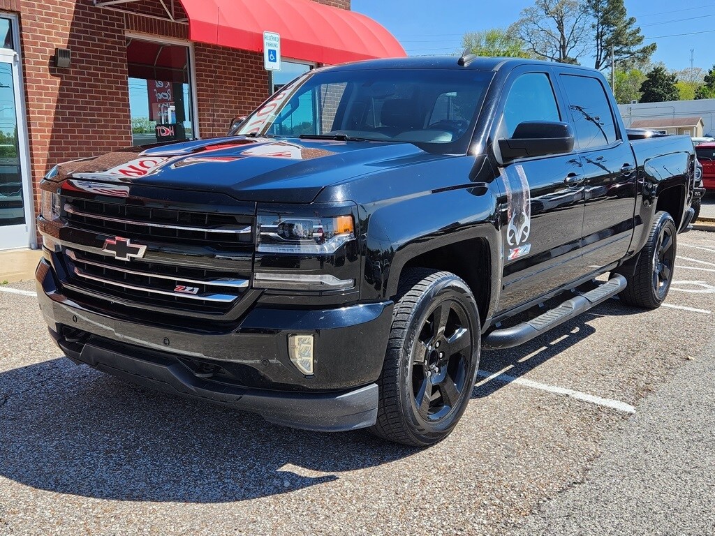 2017 Chevrolet Silverado 1500 LTZ photo 3