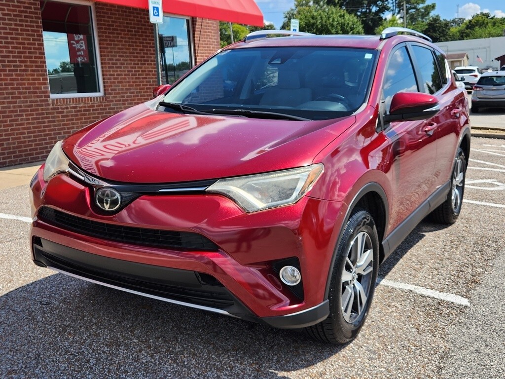 2018 Toyota RAV4 XLE photo 2