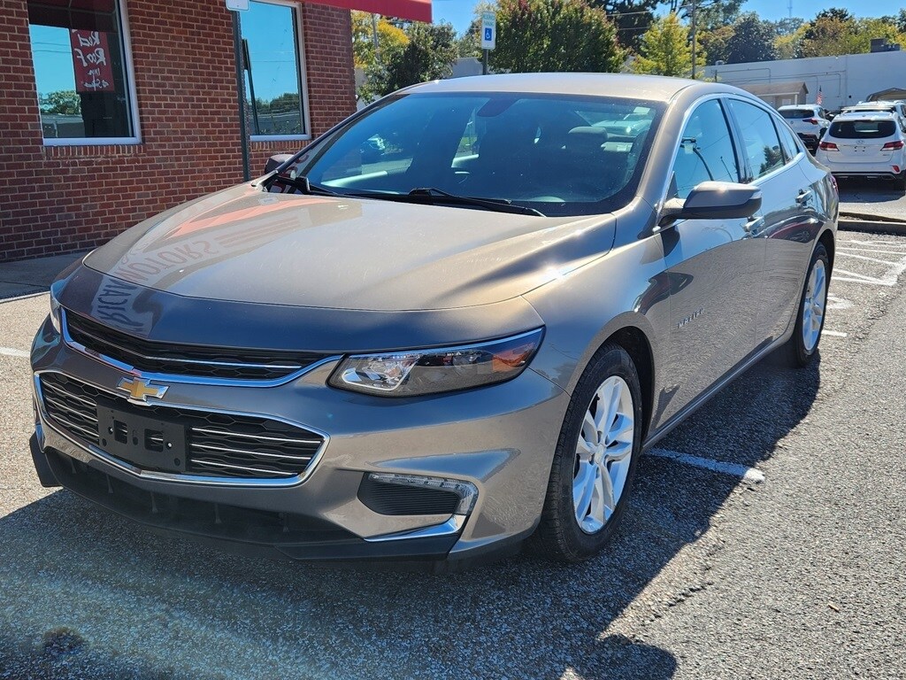 2017 Chevrolet Malibu 1LT photo 3