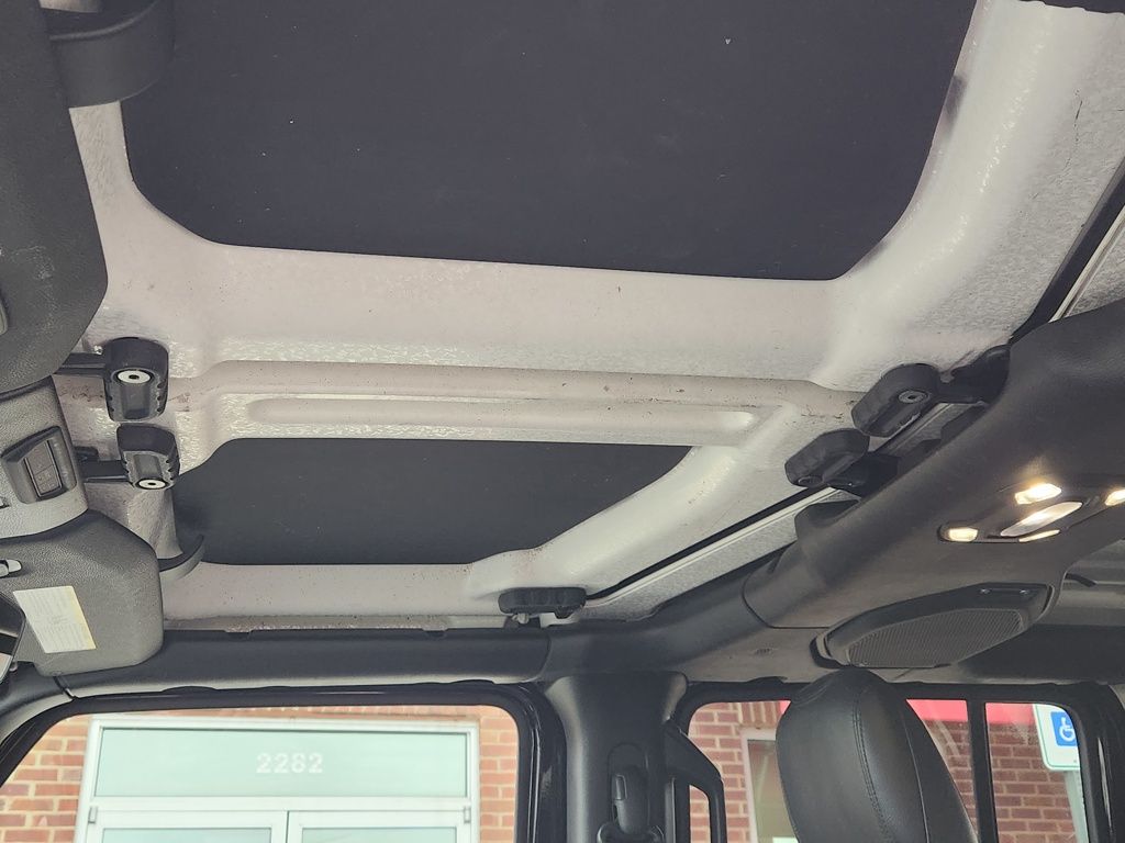 2021 Jeep Wrangler Unlimited Sahara - Photo 18