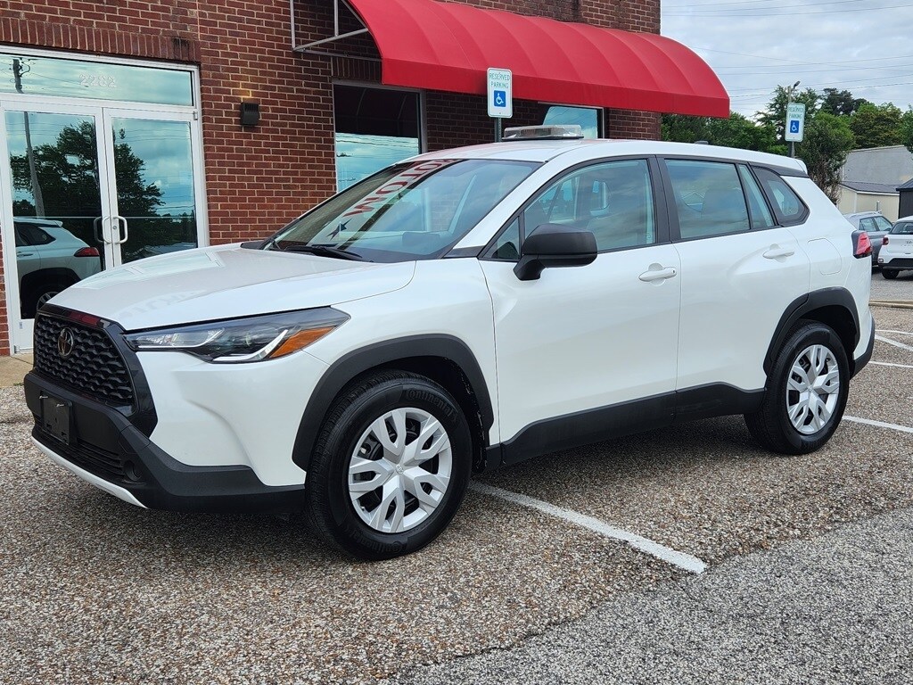 2022 Toyota Corolla Cross L photo 2