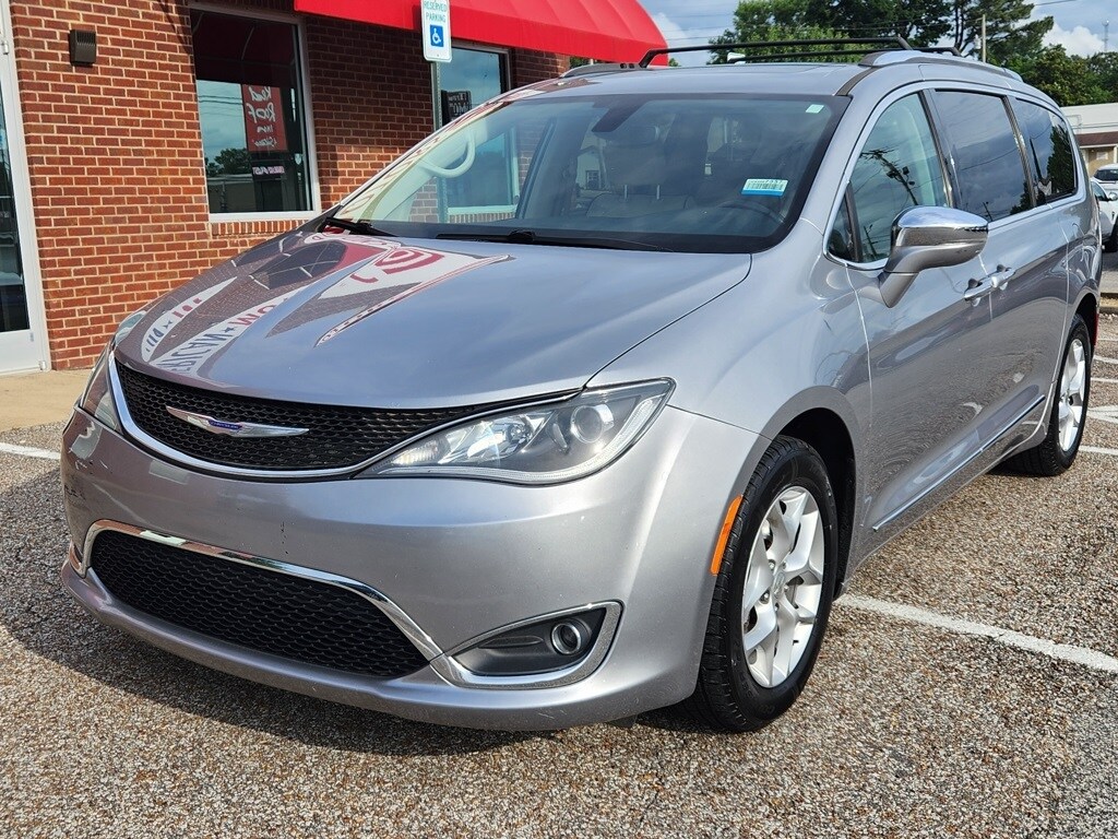 2020 Chrysler Pacifica Limited photo 3