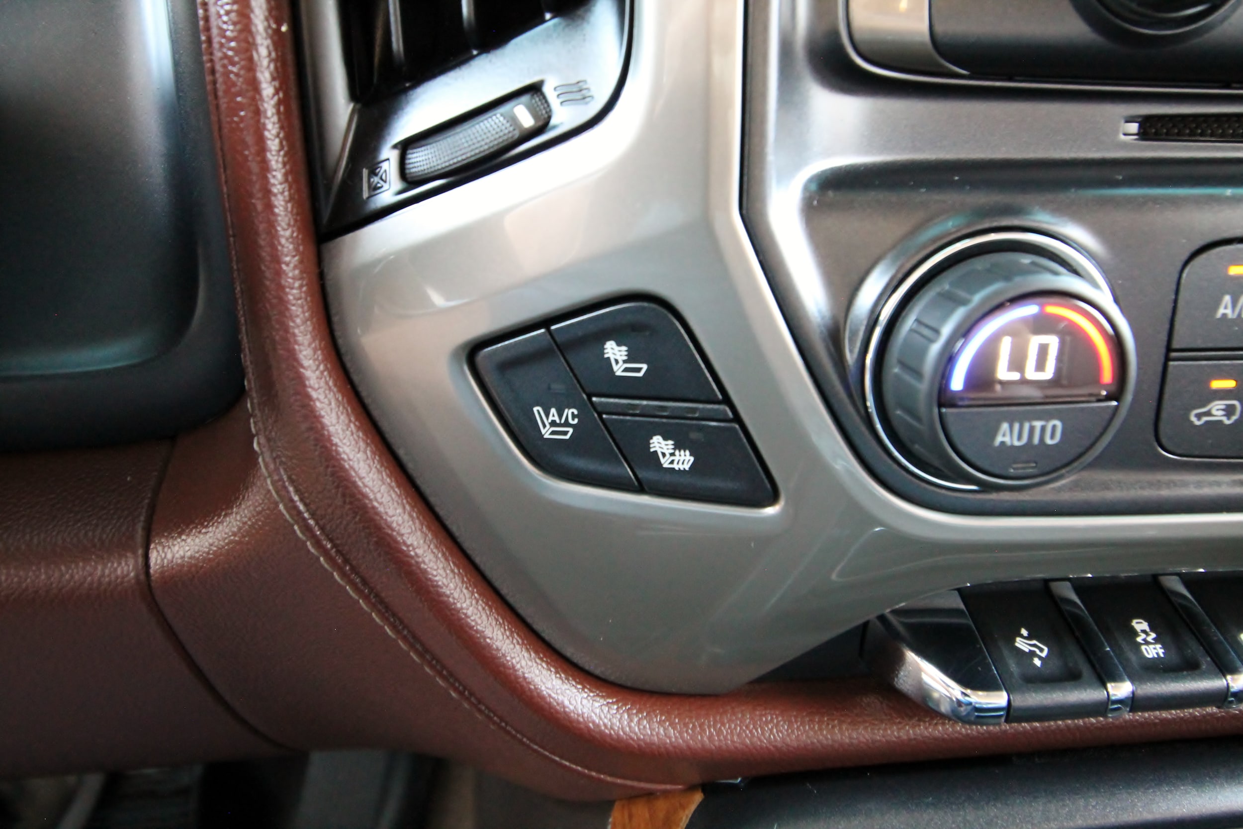 2015 Chevrolet Silverado 2500HD High Country - Photo 34