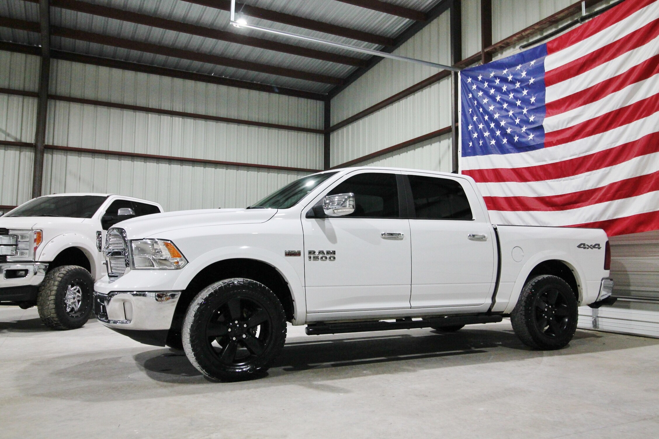 2018 Ram 1500 SLT photo 4