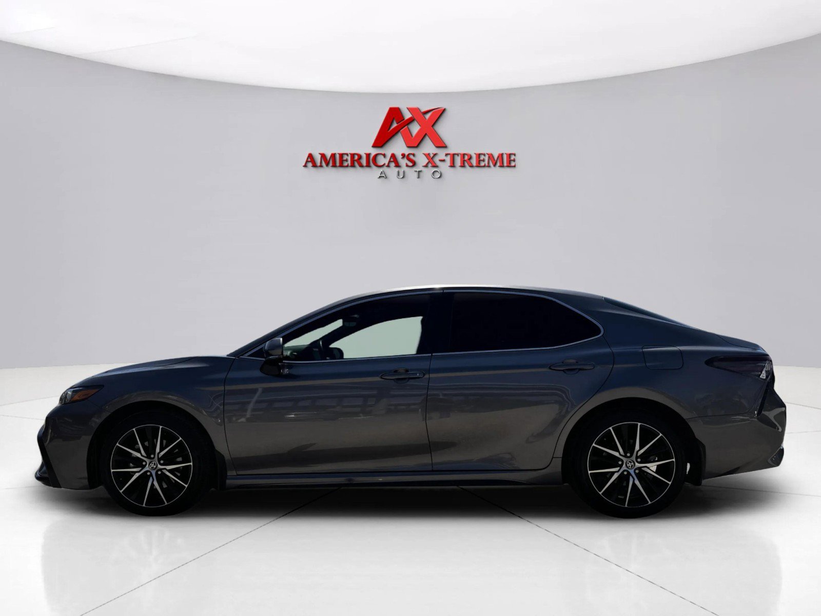 2024 Toyota Camry SE photo 2