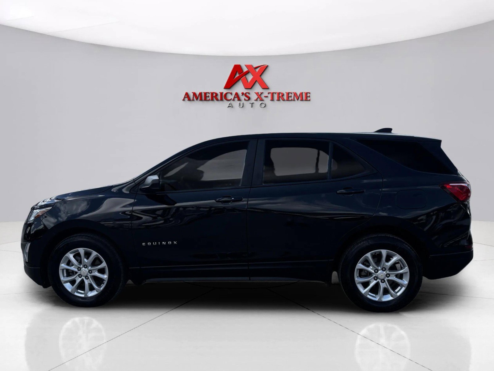 2020 Chevrolet Equinox LS photo 2