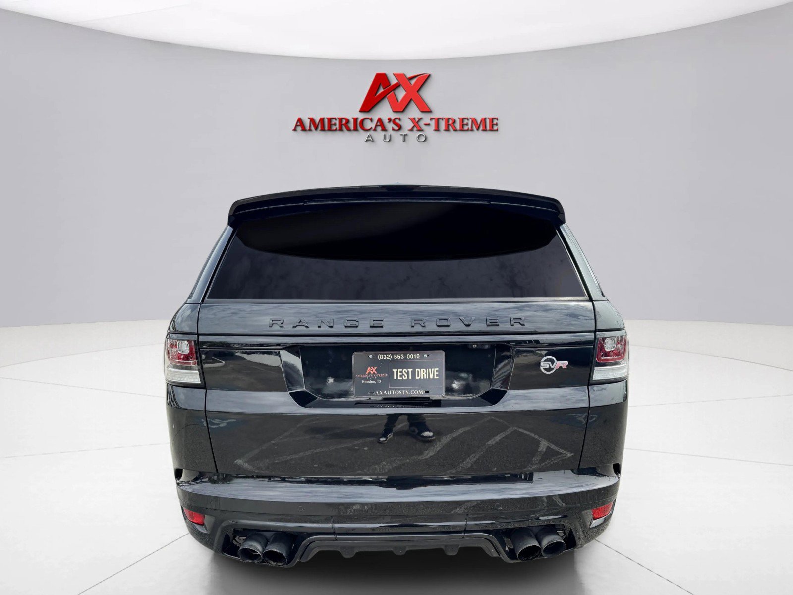 2016 Land Rover Range Rover Sport SVR photo 4