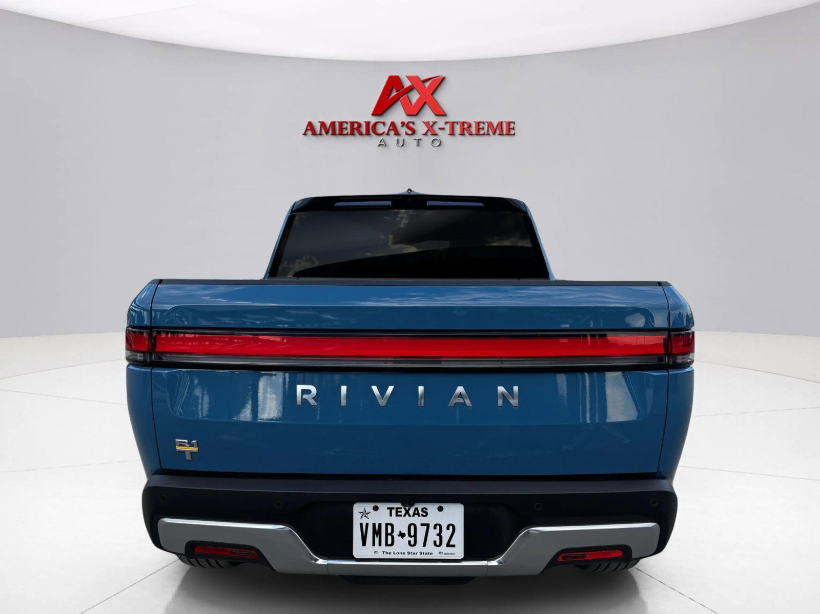 2022 Rivian R1T Adventure photo 3