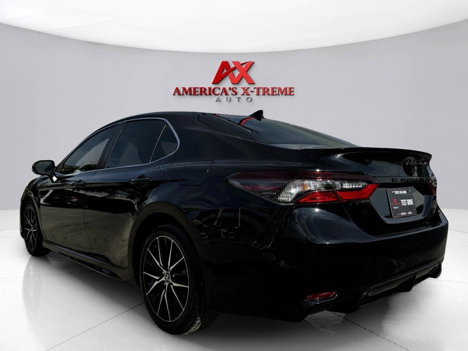 2022 Toyota Camry SE photo 3