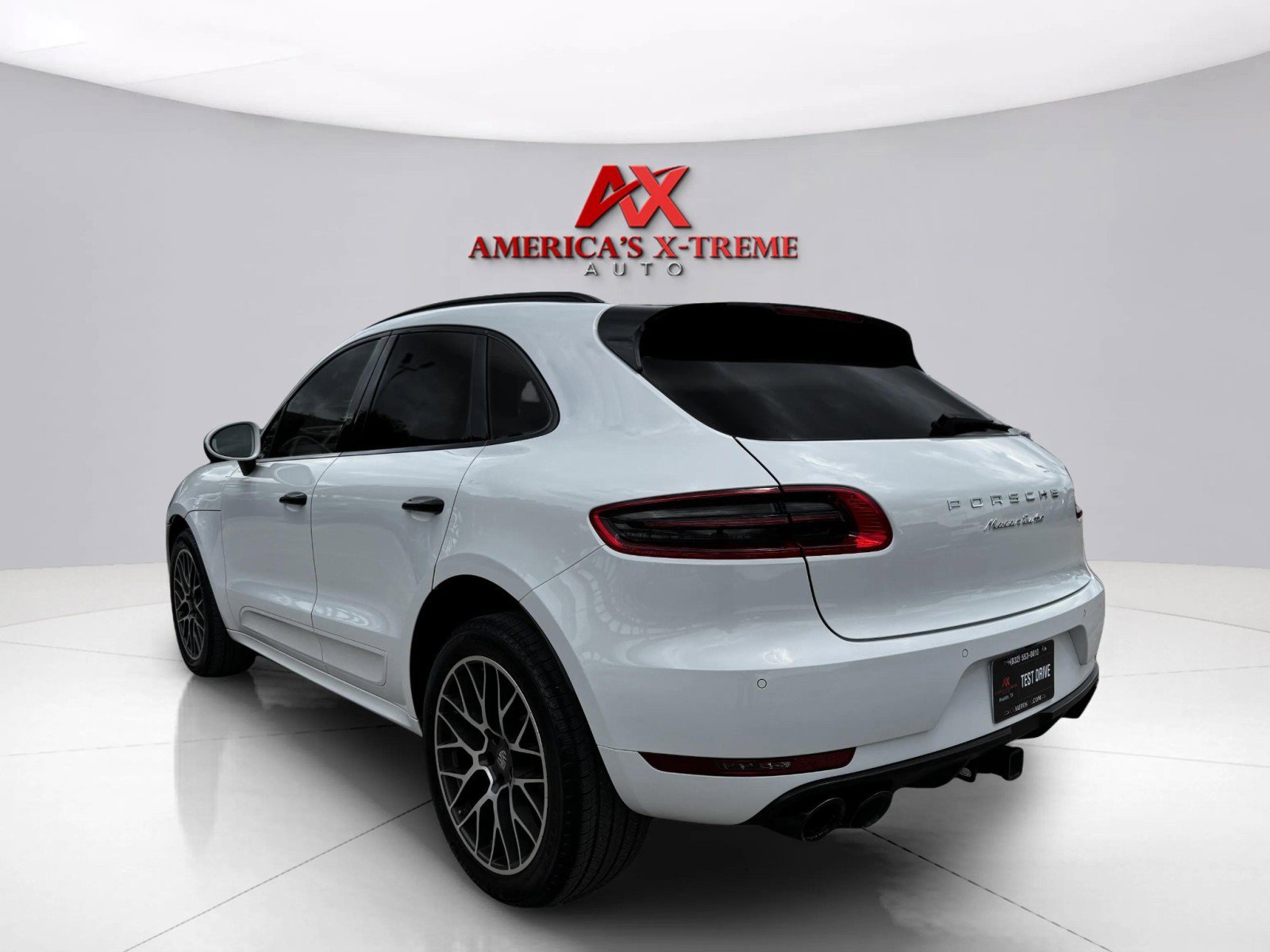 2017 Porsche Macan Turbo photo 3
