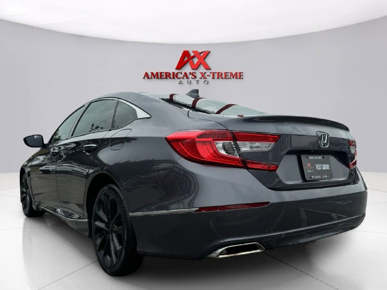 2018 Honda Accord Touring photo 3