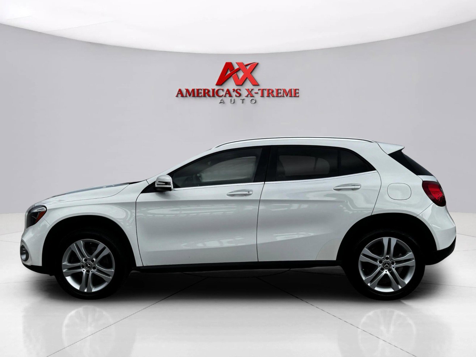 2019 Mercedes Benz GLA 250 photo 2