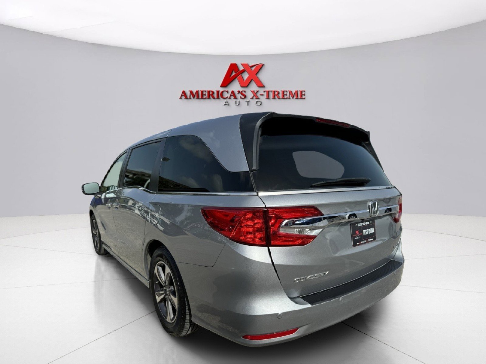 2019 Honda Odyssey Touring photo 3