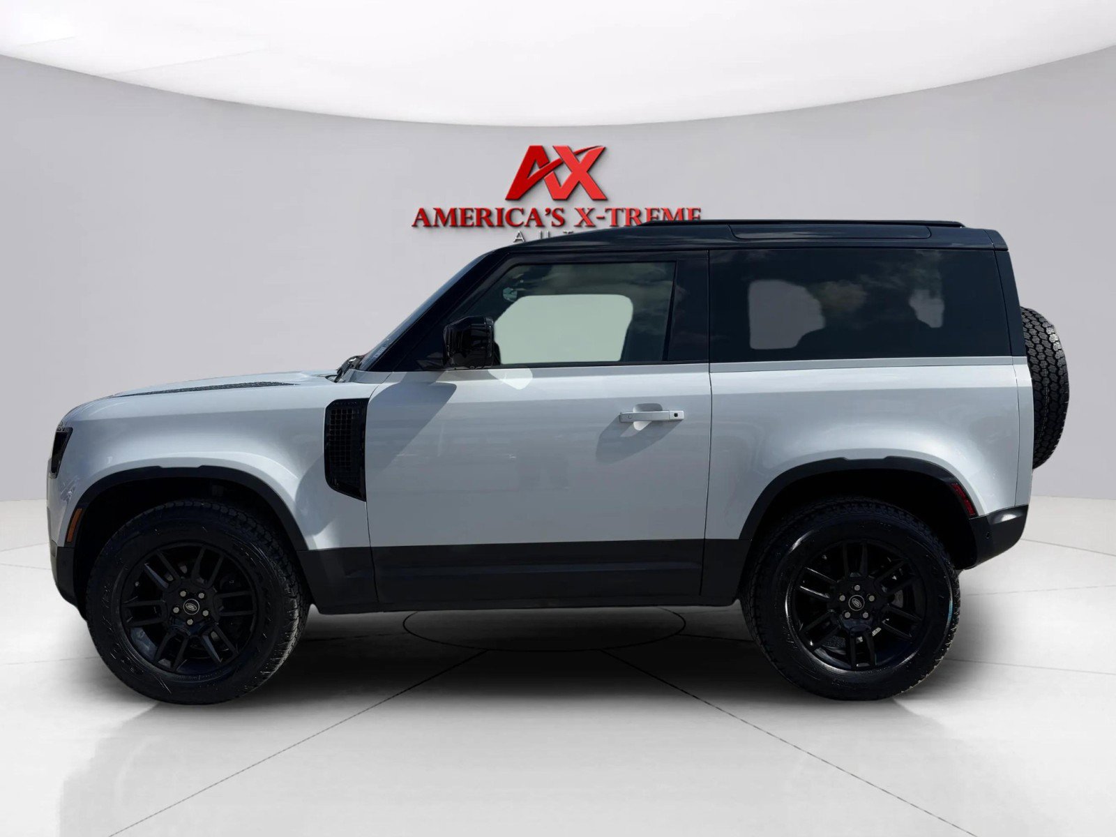 2021 Land Rover Defender Standard photo 2