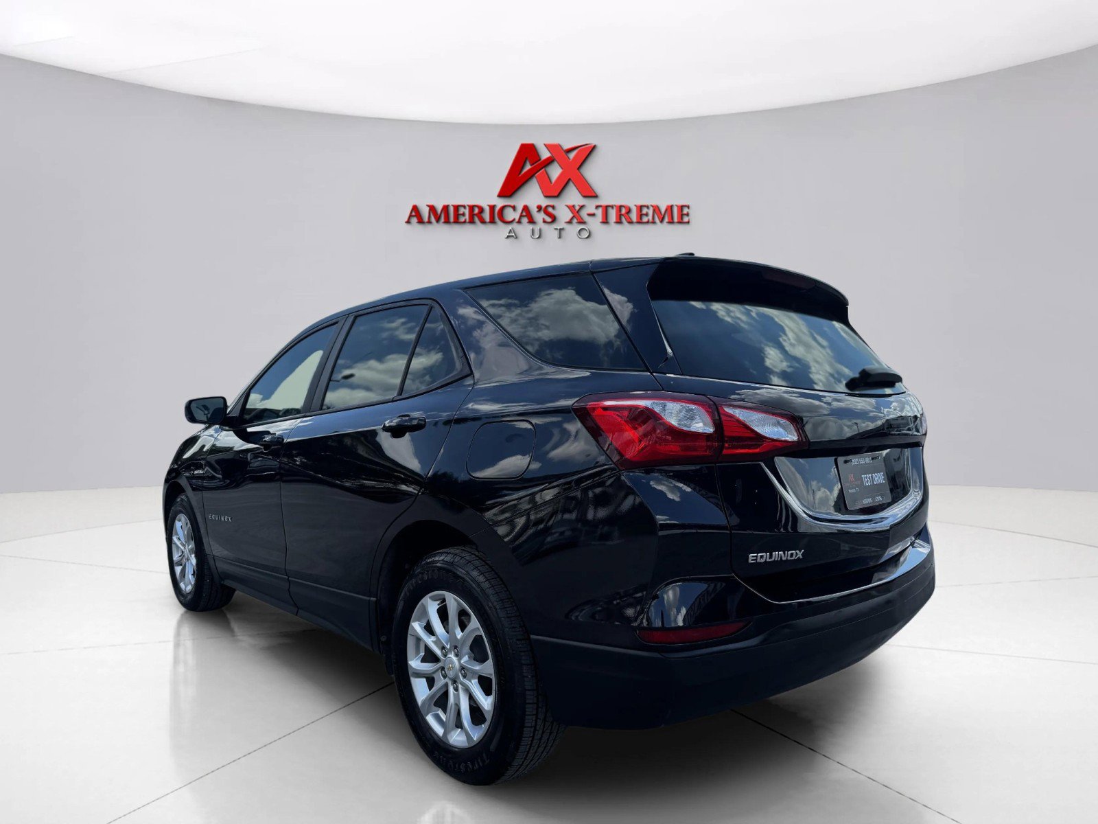 2020 Chevrolet Equinox LS photo 3