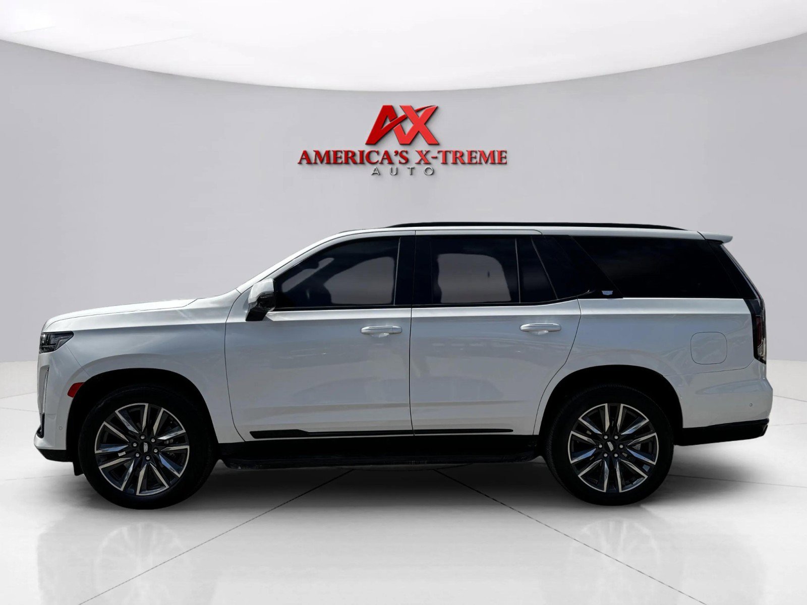 2022 Cadillac Escalade Sport photo 2