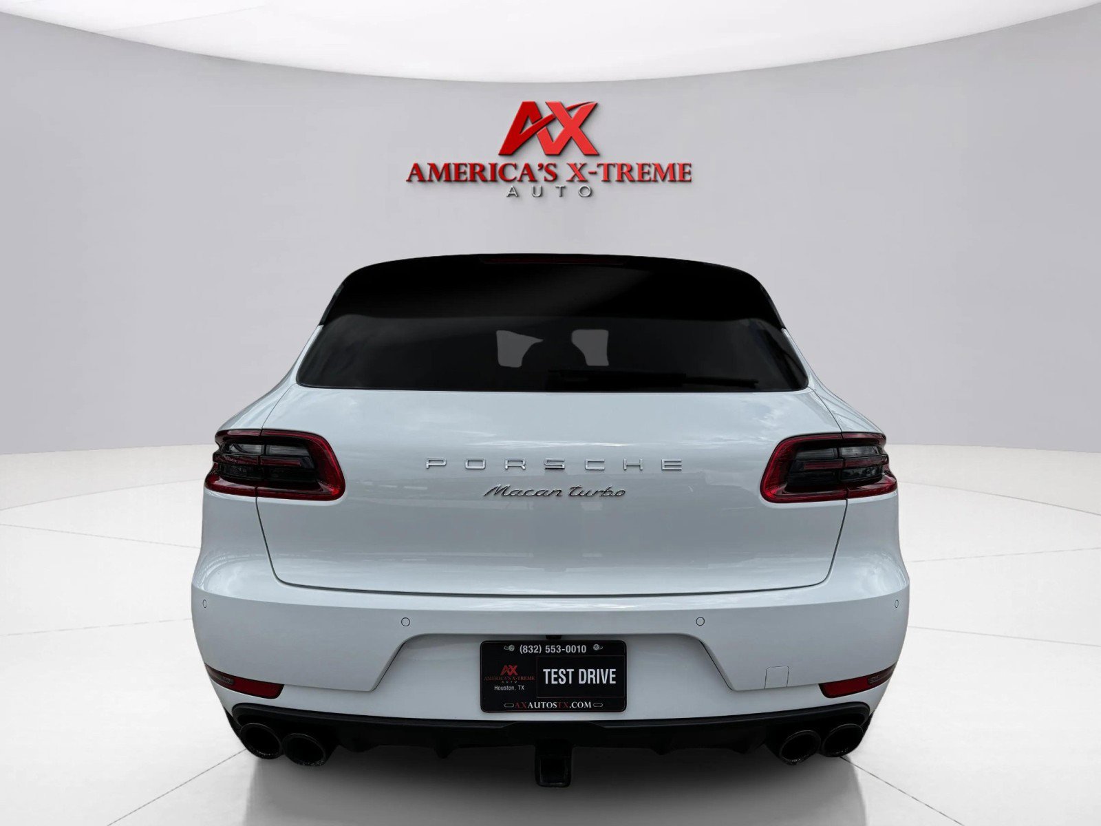 2017 Porsche Macan Turbo photo 4