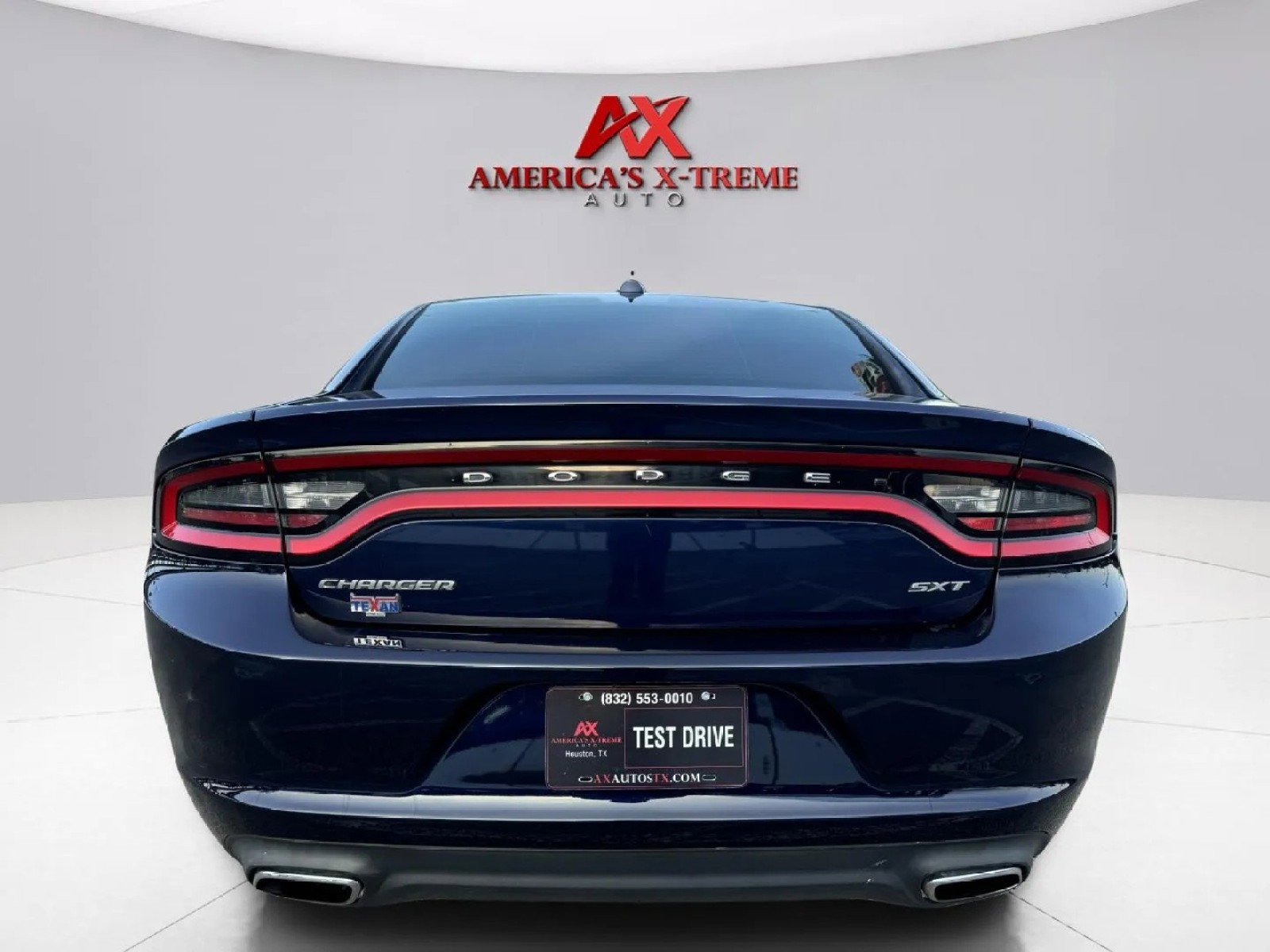 2016 Dodge Charger SXT photo 4